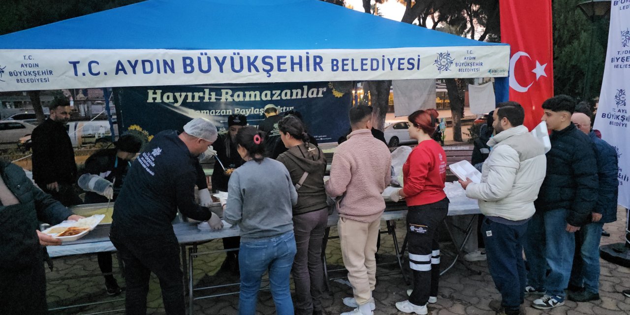 Nazilli'de binlerce vatandaş bu yılın ilk orucunu birlikte açtı