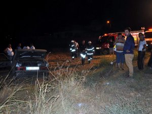 Kontrolden Çıkan Otomobil Tarlaya Uçtu: 2 Yaralı