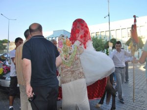 Gelinler Lüks Otomobil Yerine Atı Tercih Ediyor