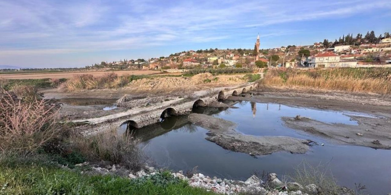 Büyük Menderes Nehri üzerindeki tarihi Taşköprü tehlikede!