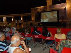 Didim Kent Meydanı'nda Sinema Keyfi