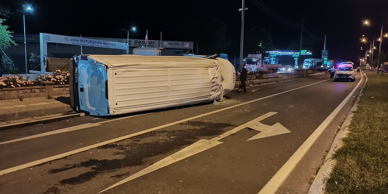 Direksiyon hakimiyetini kaybeden ticari kamyonet yan yattı