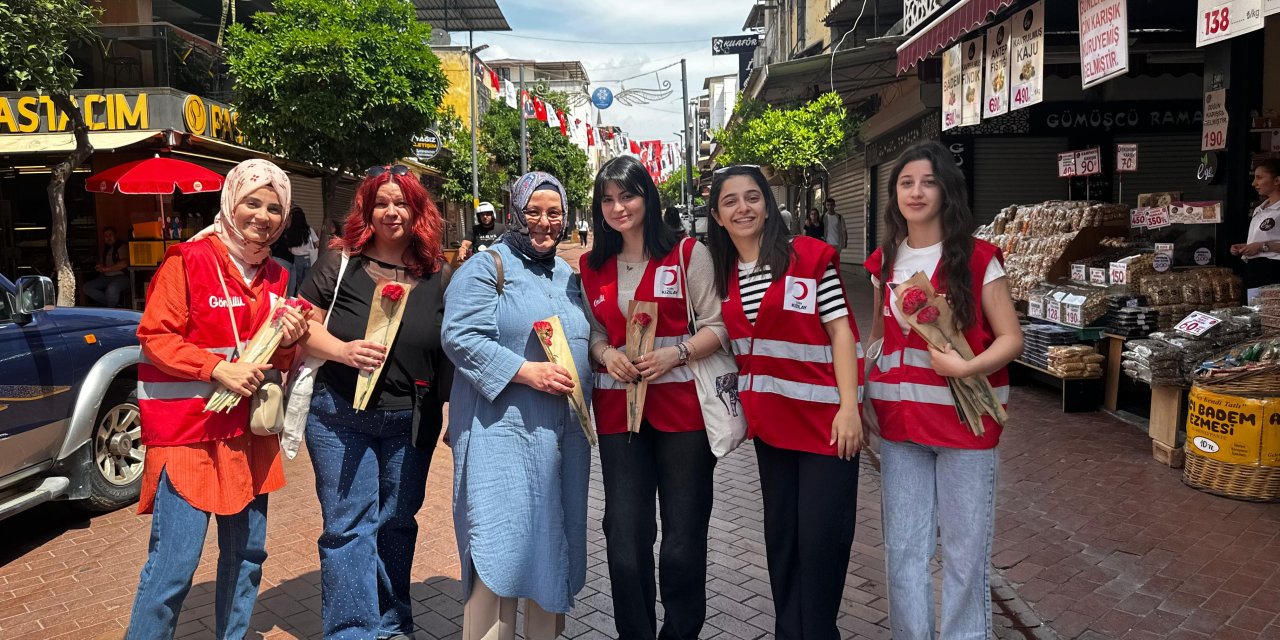 Nazilli Genç Kızılay’dan Anneler Günü’nde anlamlı jest