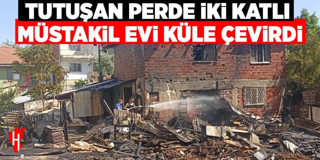 Tutuşan perde iki katlı müstakil evi küle çevirdi