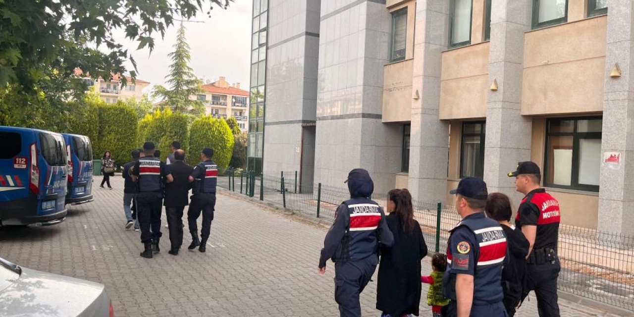 9 ilde hırsızlık yapan kadın ve ailesi, 600 bin liralık son işlerinde yakalandı