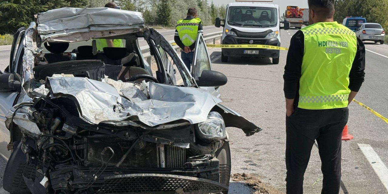 Otomobil tıra arkadan çarptı: 1 ölü, 4 yaralı
