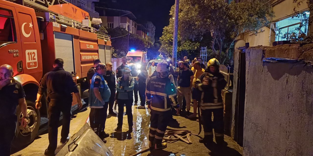 Nazilli’de müstakil evin bahçesindeki motosiklet alev aldı