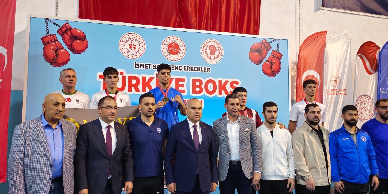 Aydınlı boksörlerden gururlandıran başarı: Madalyayla döndüler