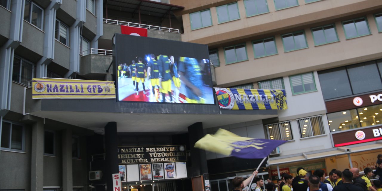 Final Four heyecanı Nazilli Belediye Meydanında yaşanıyor