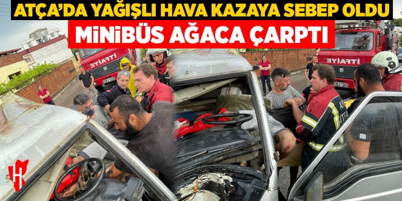 Atça'da yağışlı hava kazaya sebep oldu: Minibüs ağaca çarptı! Sürücü yaralı!