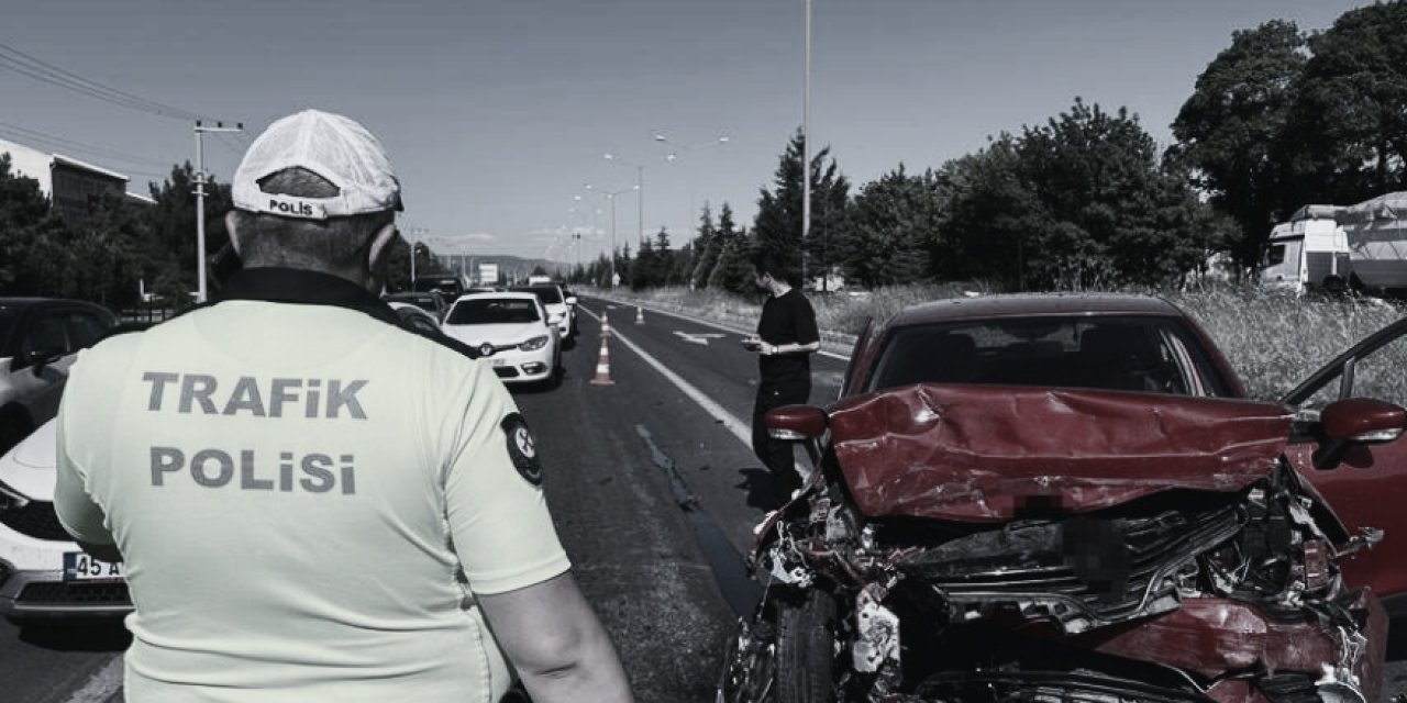 Kamyonet ile otomobil çarpıştı: 5’i çocuk 7 yaralı