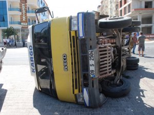 Didim'de İnönü Bulvarı'nda Korkutan Kaza
