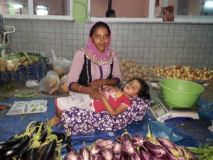 O Hem Pazarcı Hem Anne