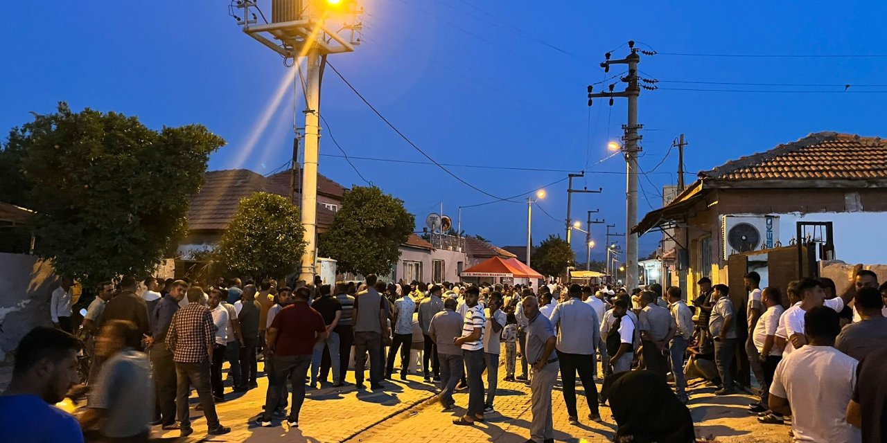 Kamyonet ile motosiklet çarpıştı: 1 ölü, 2 yaralı