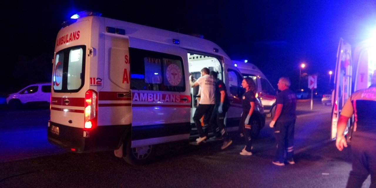 İki kamyonetin çarpışması sonucu 6 kişi yaralandı