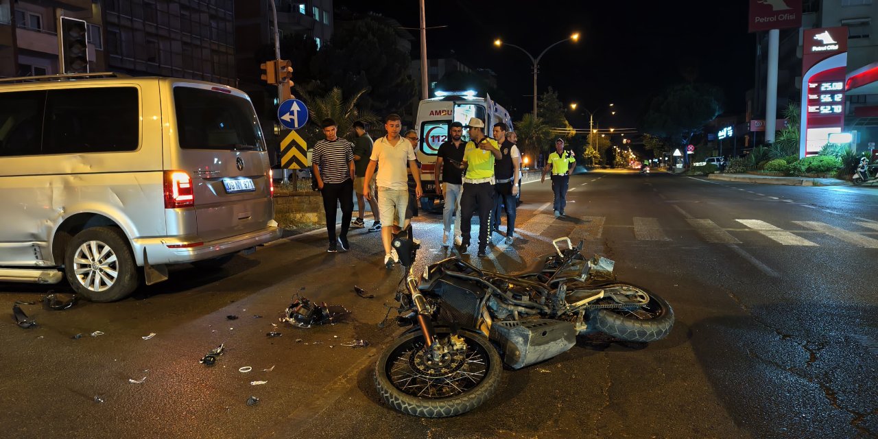 Nazilli’de motosiklet minibüse çarptı: 1 yaralı