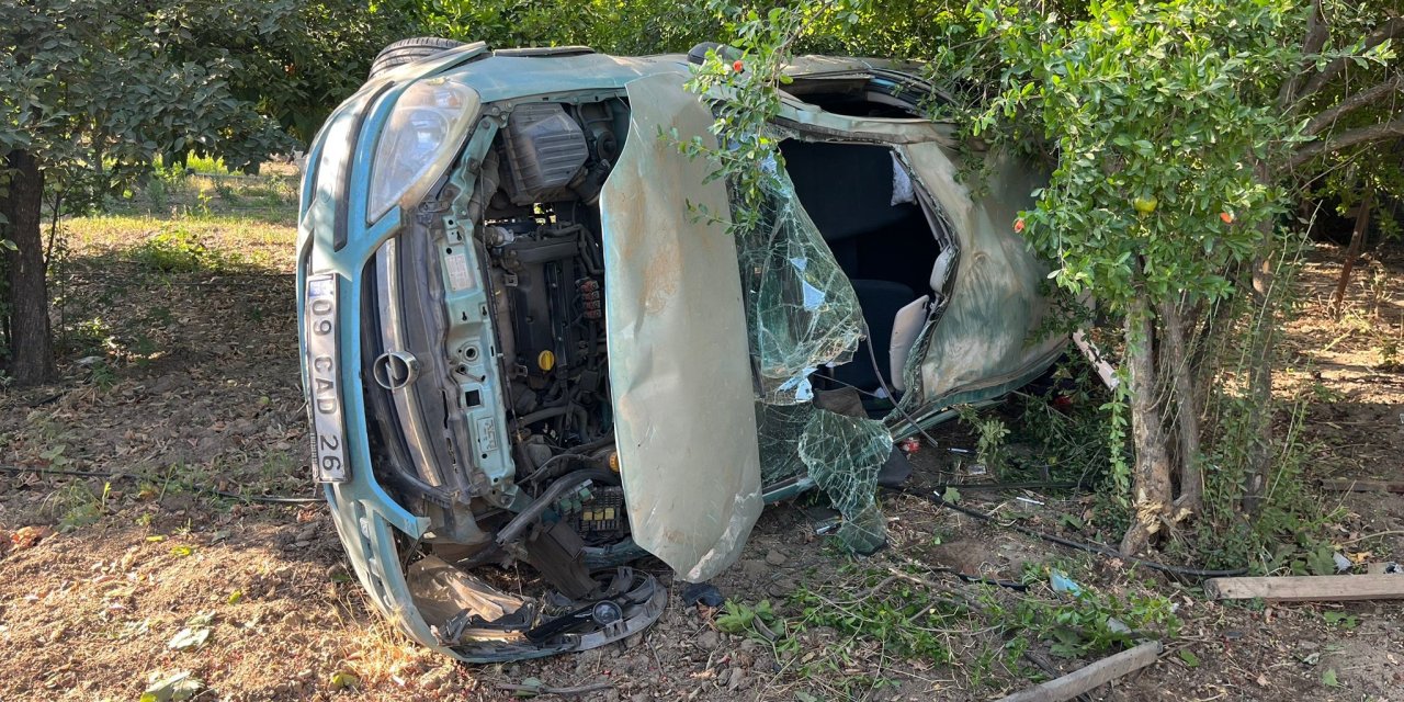Aydın’da ağaca çarpan otomobil yan yattı: 3’ü çocuk 4 yaralı