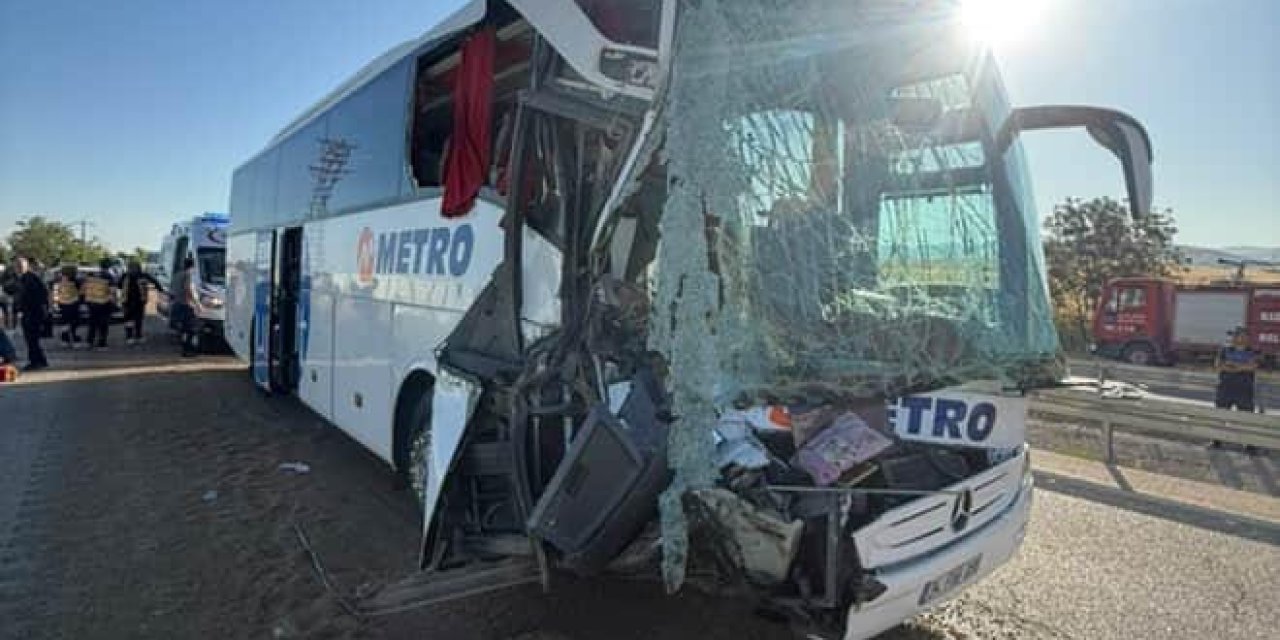 Yolcu otobüsü, tır ve iki otomobil çarpıştı: 24 yaralı