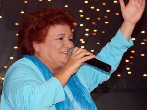 Selda Bağcan, Beylikdüzü’nde Konser Verdi