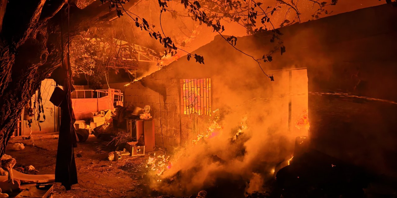 Nazilli’de hurdalık evde yangın paniği