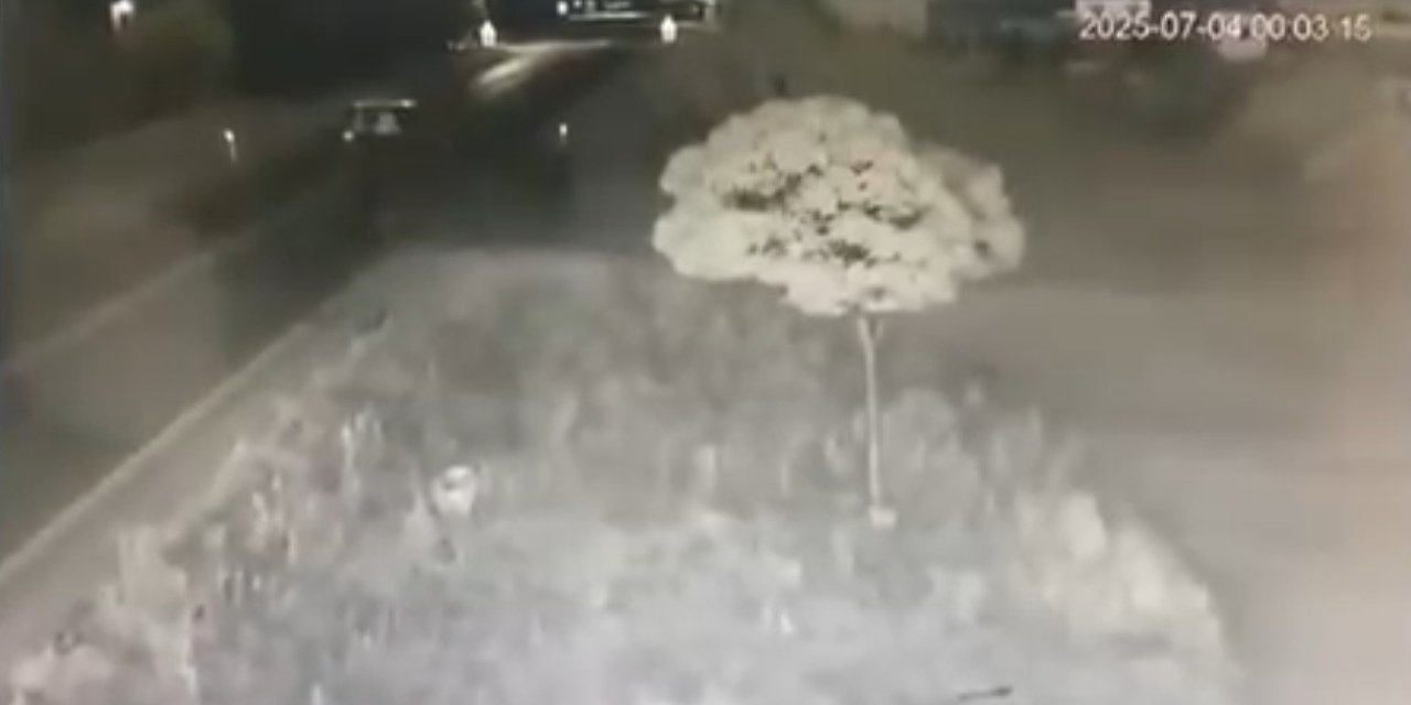 Otomobil traktör römorkuna çarptı: 3 kişi yaralandı