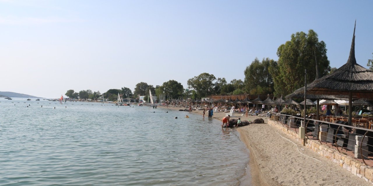 Ege'deki yangınlar turizmi de yaktı