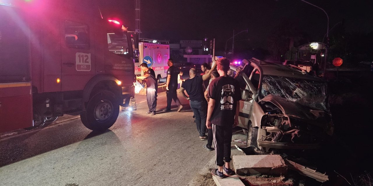 Kamyonet ile otomobil çarpıştı: 2'si ağır 7 yaralı