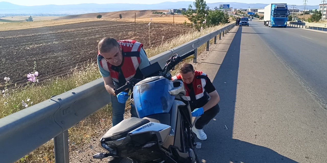 Bariyerlere çarpan motosiklet sürücüsü hayatını kaybetti