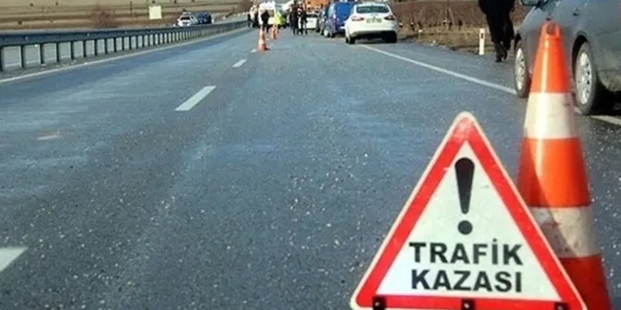 Motosiklet ile kamyonet çarpıştı: 1 ölü 1 yaralı