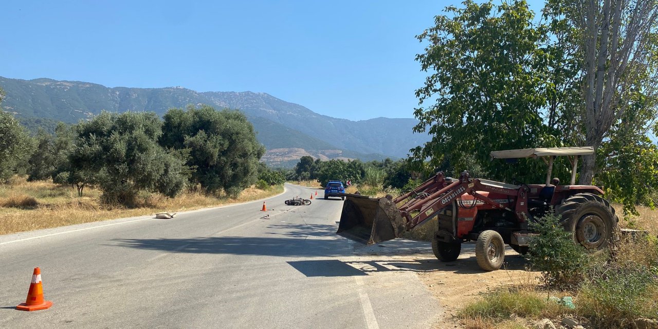 Motosiklet ile traktör çarpıştı: 1 ağır yaralı