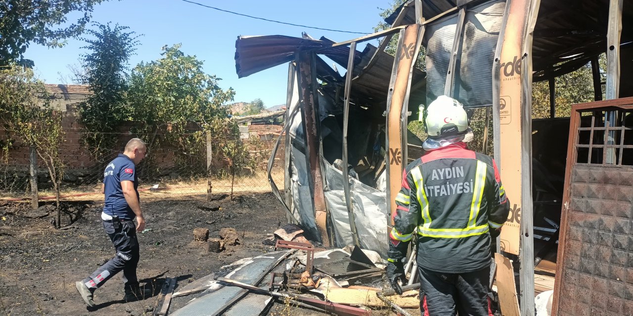 Nazilli’de yol kenarında çıkan yangın prefabrik deposunu küle çevirdi: 1 kişi yaralandı