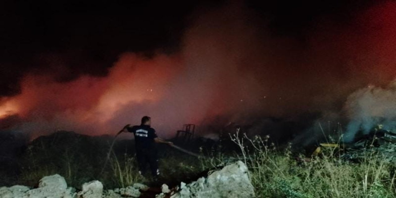 Site yakınında çıkan yangın paniğe neden oldu