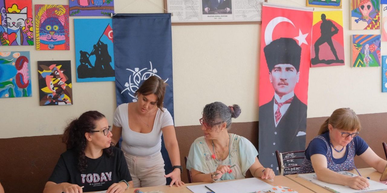 Büyükşehir Belediyesi'nin yetişkinler için yaz resim kursu devam ediyor