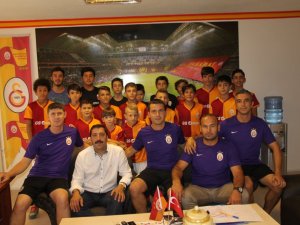 Galatasaray Futbol Okulu, Taraftarlar Derneği'ni Ziyaret Etti