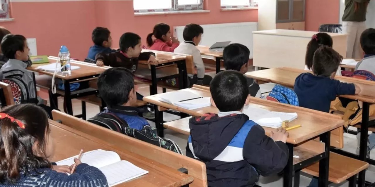 Okullarda serbest kıyafet uygulaması sona eriyor