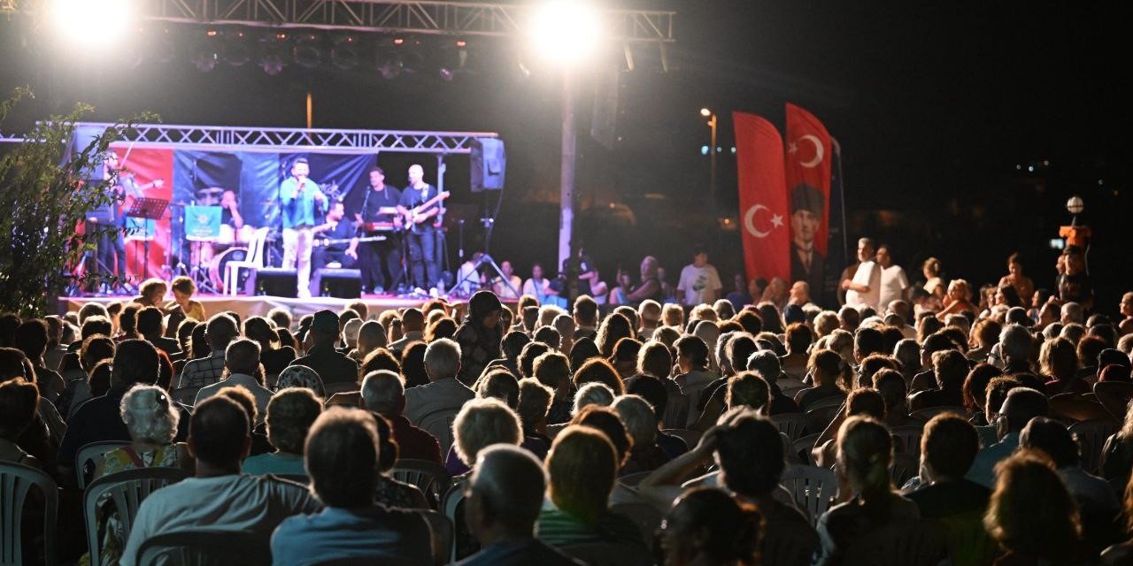 Didimliler Büyükşehir’in Yaz Konseri ile coştu