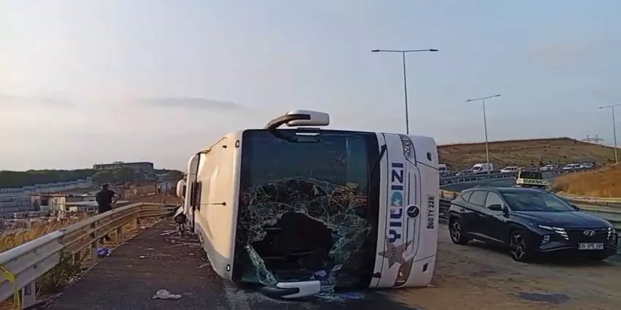Yolcu otobüsü devrildi: 3 ölü, 20 yaralı