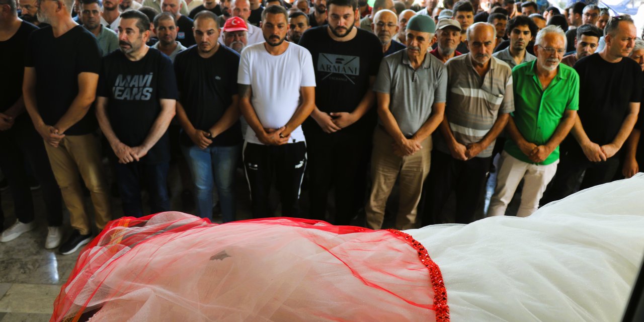 Doğum günü faciasında ölen genç kız al duvaklı gelinlikle son yolculuğuna uğurlandı