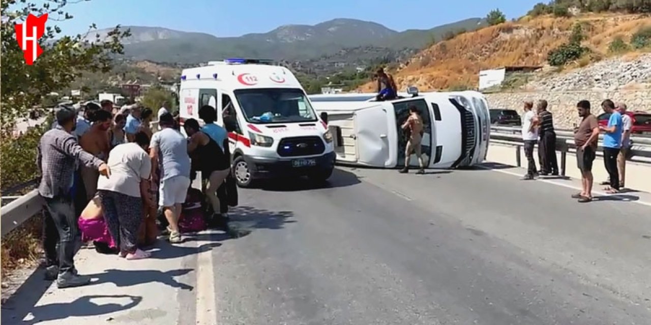 Turistleri taşıyan midibüs devrildi: 7 yaralı