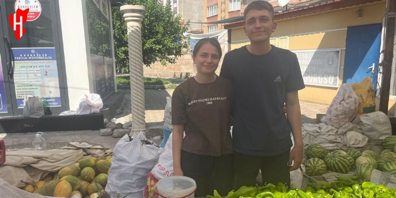 Üniversiteli kardeşler hem aileleri hem de kendileri için üretiyor
