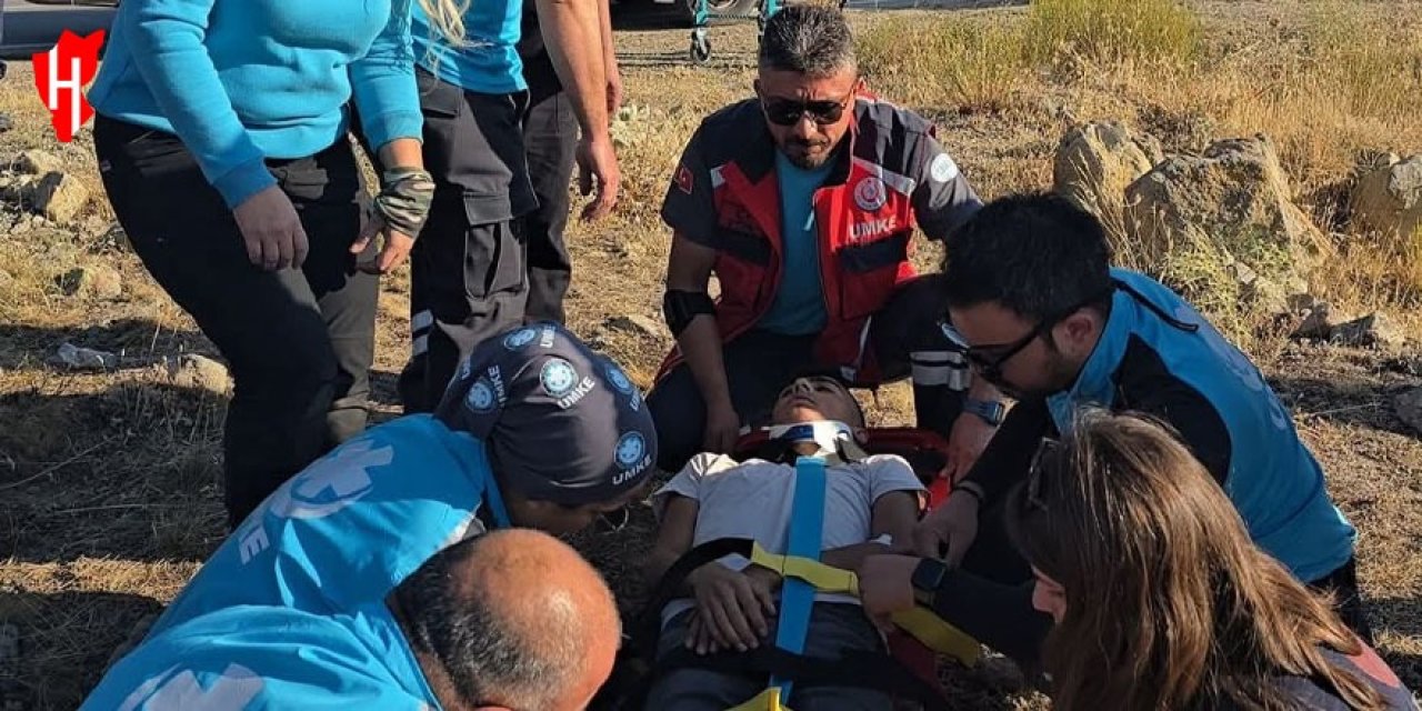 Otomobil devrildi: 3 yaralıya UMKE müdahale etti