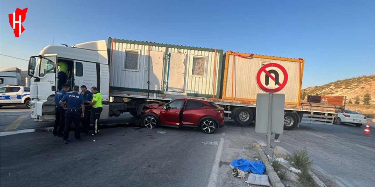 Otomobilin tırla çarpıştığı kazada 4 kişi yaralandı