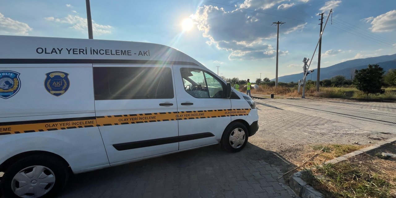 Kuyucak'ta korkutan kaza: Tren motosiklete çarptı!
