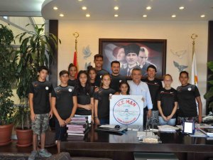 Kuşadalı Yüzücüler, Başkan Kayalı’yı Ziyaret Etti