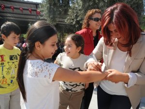 Öğrencilerden Çerçioğlu'na Sevgi Seli