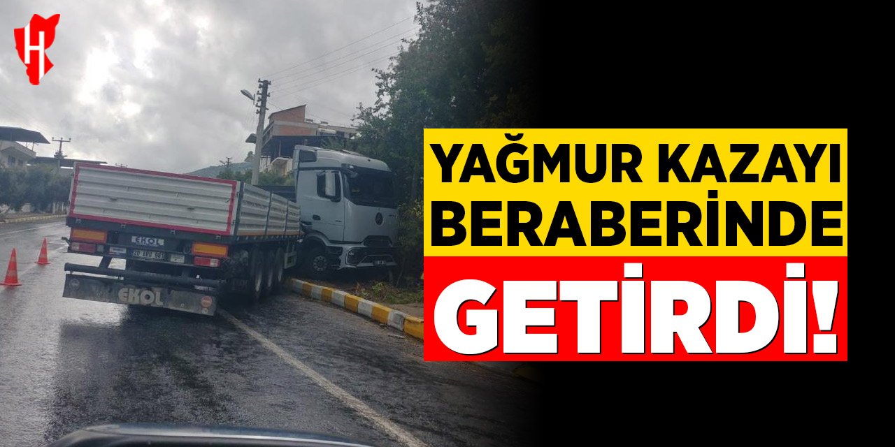 Yağmur kazayı beraberinde getirdi, tır kaldırıma çıktı
