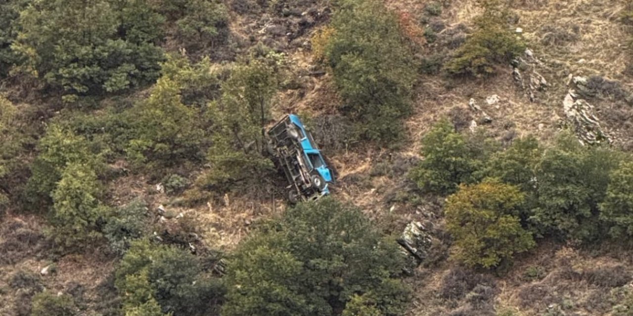 Nazilli'de Kamyonet Uçuruma Yuvarlandı: 3 Yaralı, 1'inin Durumu Ağır