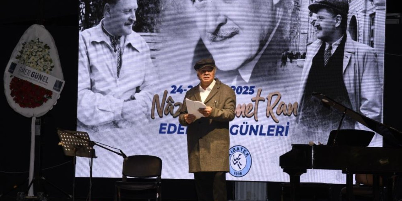 Kuşadası'nda Nazım Hikmet 9 farklı dilde anıldı