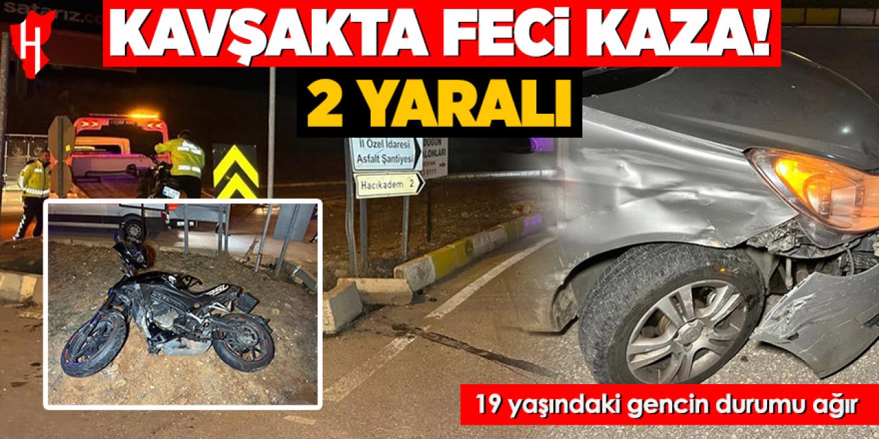 Kavşakta feci kaza: Motosiklet otomobile çarptı, 2 yaralı