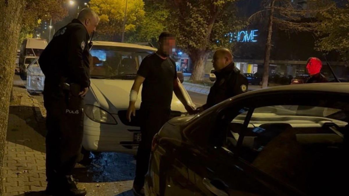 Bıçakla kendine zarar vermek istedi: Polis zor sakinleştirdi